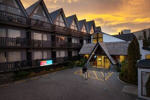 Property entrance - Heartland Hotel Queenstown (Queenstown)