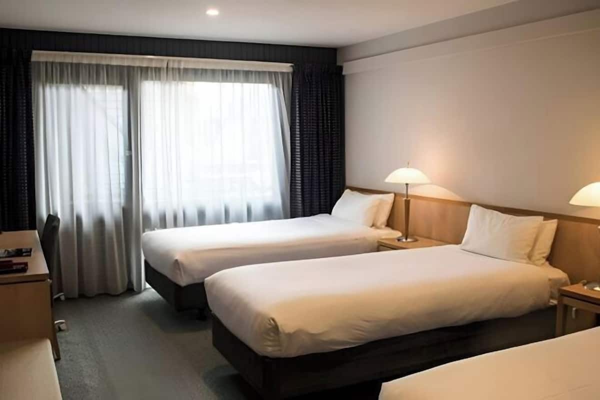 Iron/ironing board, free WiFi, bed sheets