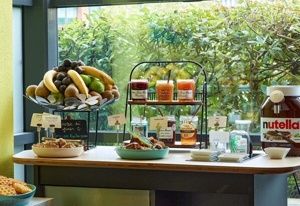 Daily buffet breakfast (EUR 18.5 per person)