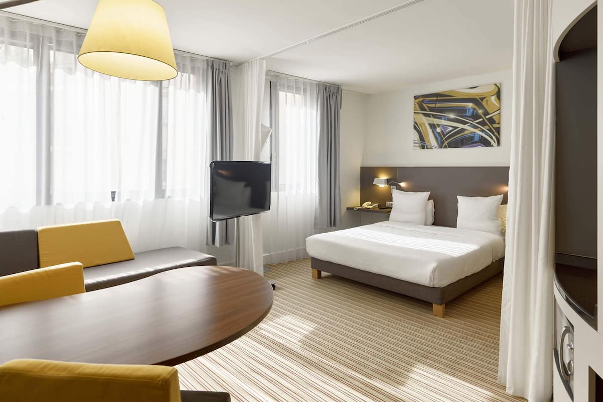 minibar, in-room safe, desk, laptop workspace