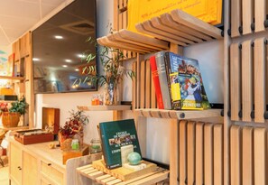 Lobby sitting area - B&B HOME Rueil-Malmaison Gare (Rueil-Malmaison)