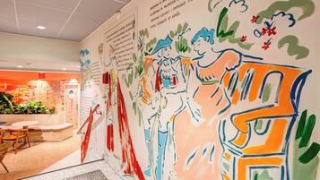 Área de estar no saguão