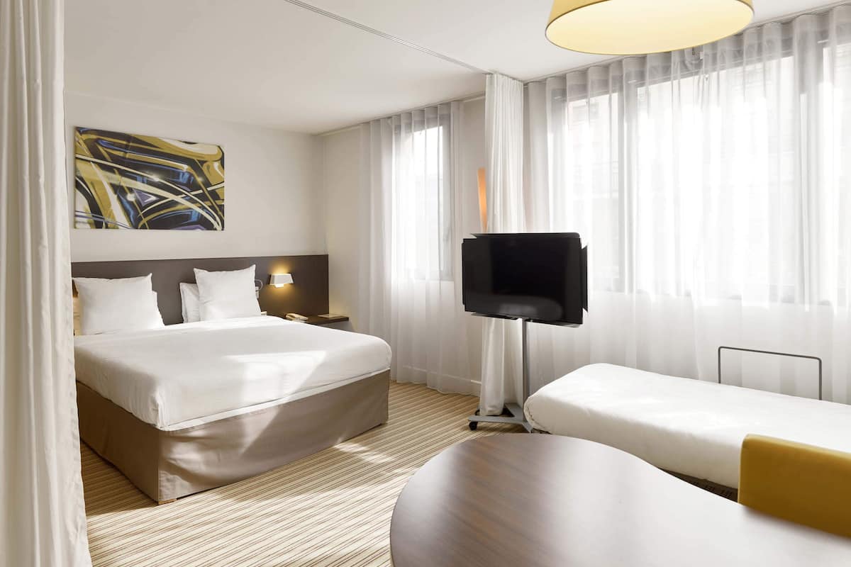 triple room, multiple beds, non smoking | minibar, in-room safe, desk, laptop workspace