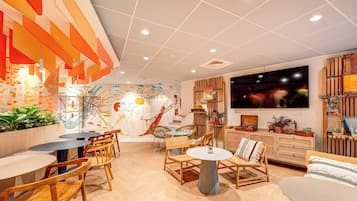 Área de estar no saguão