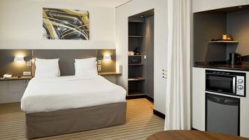 Comfort Double Room, 1 Double Bed | Minibar, in-room safe, desk, laptop workspace