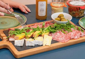Food and drink - B&B HOME Rueil-Malmaison Gare (Rueil-Malmaison)