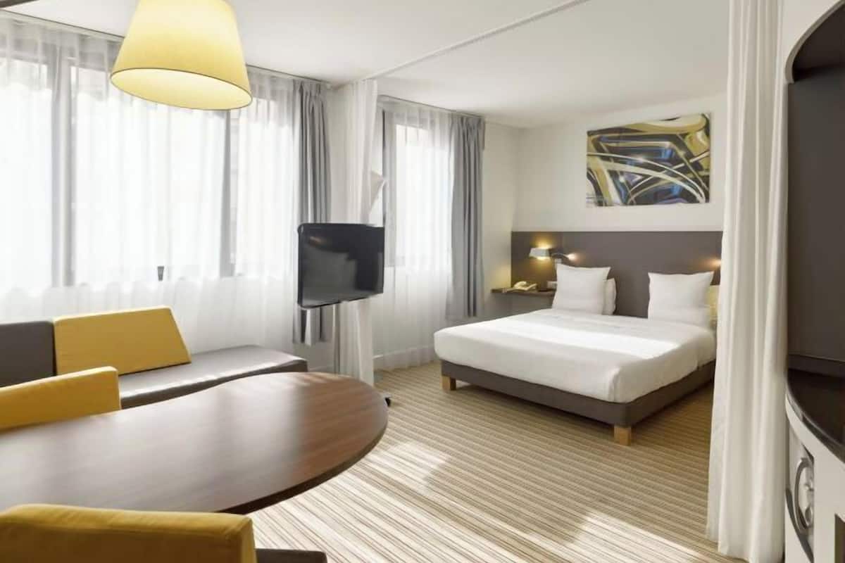 Minibar, in-room safe, desk, laptop workspace
