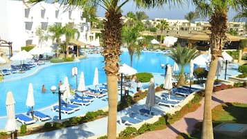 Outdoor pool, pool umbrellas, sun loungers