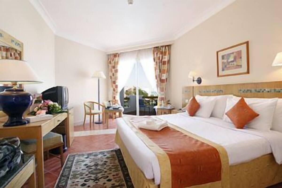 Egyptian cotton sheets, in-room safe, blackout curtains, rollaway beds