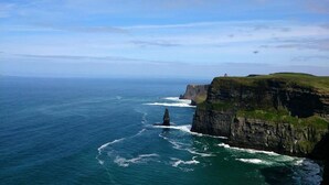 A coastal landscape with cliffs and the ocean. - Travelodge Galway (Galway)