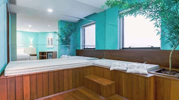 Suite, 1 King Bed, Non Smoking (Spa Suite) | Bathroom | Shower, free toiletries, hair dryer