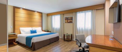 Room, 1 King Bed, Accessible, Non Smoking (Bathtub w/ Grab Bars) | Hypo-allergenic bedding, minibar, in-room safe, laptop workspace