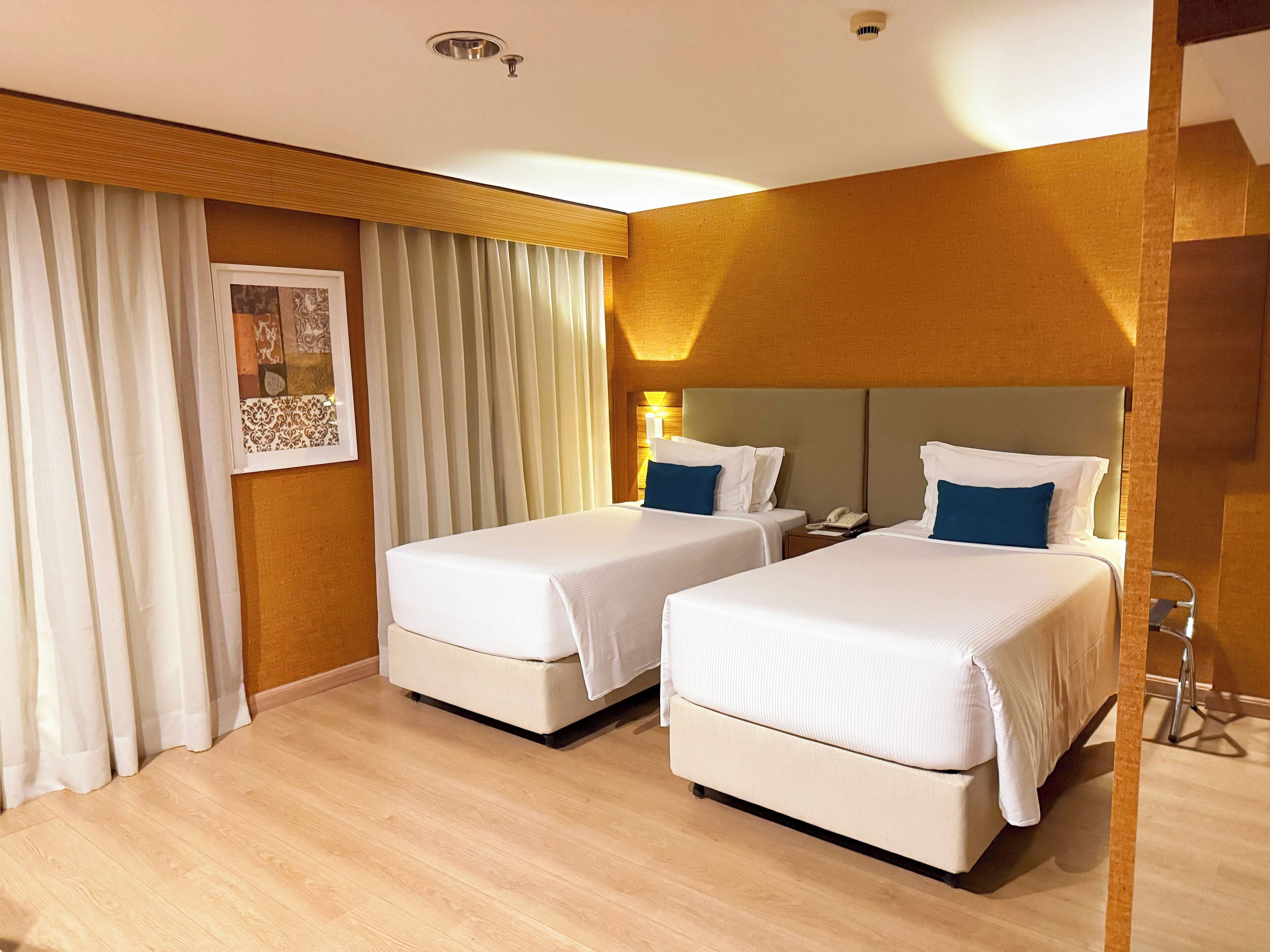 prime superior twin | hypo-allergenic bedding, minibar, in-room safe, laptop workspace