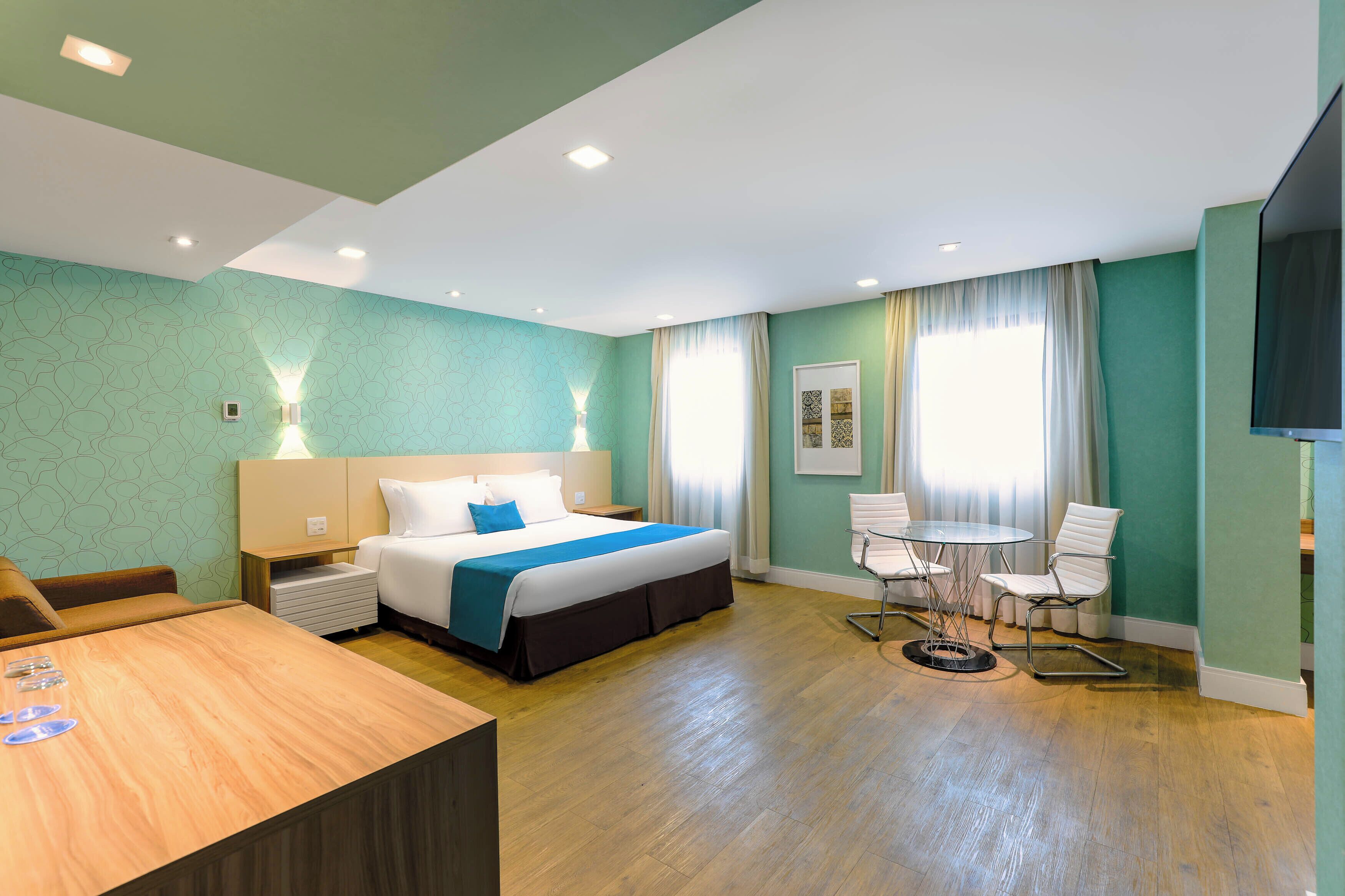 Suite Deluxe | Roupas de cama antialérgicas, frigobar, cofres nos quartos