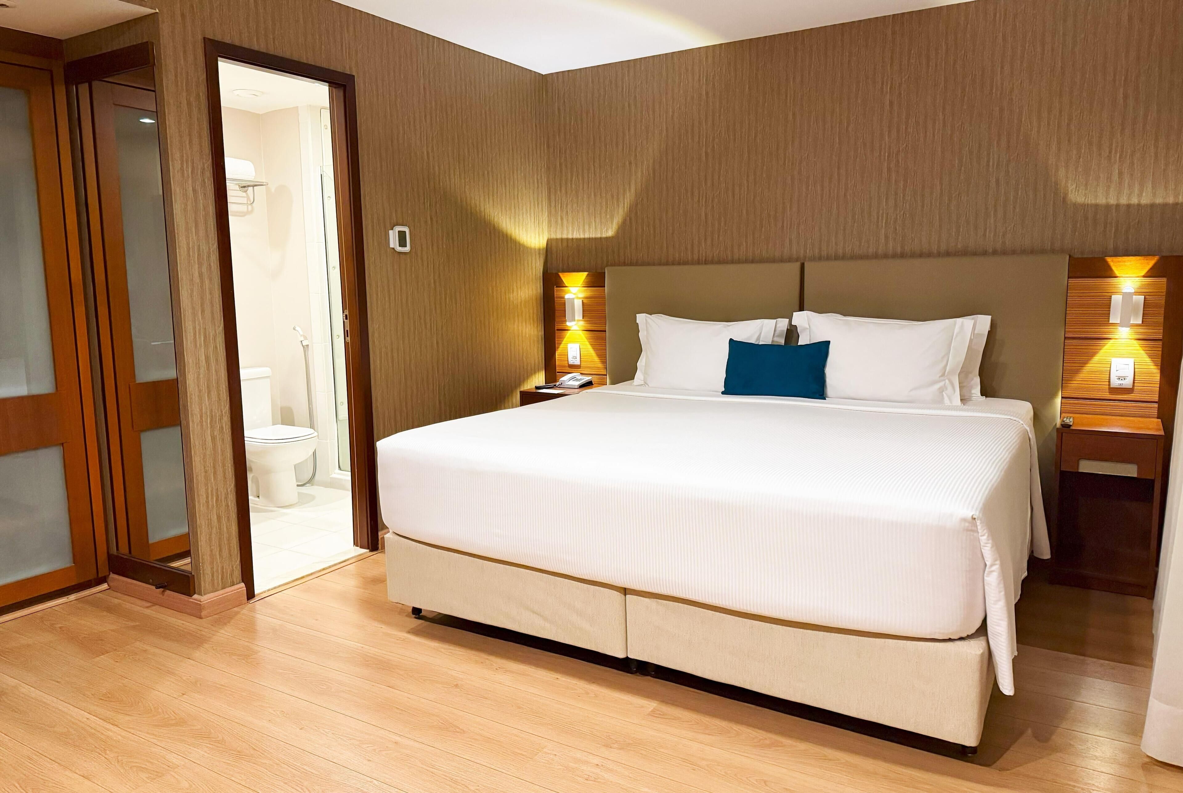 Business Room, 1 King Bed, Non Smoking (Prime)