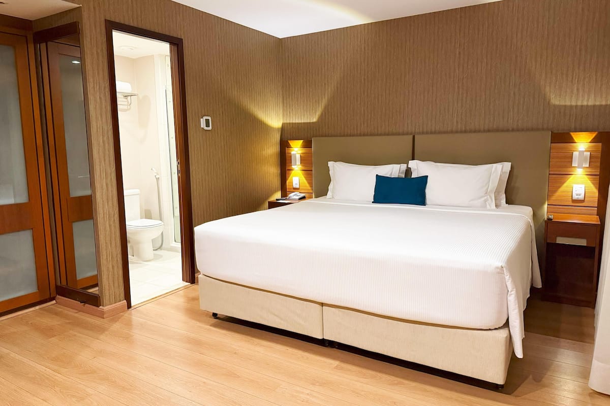 Business Room, 1 King Bed, Non Smoking (Prime)