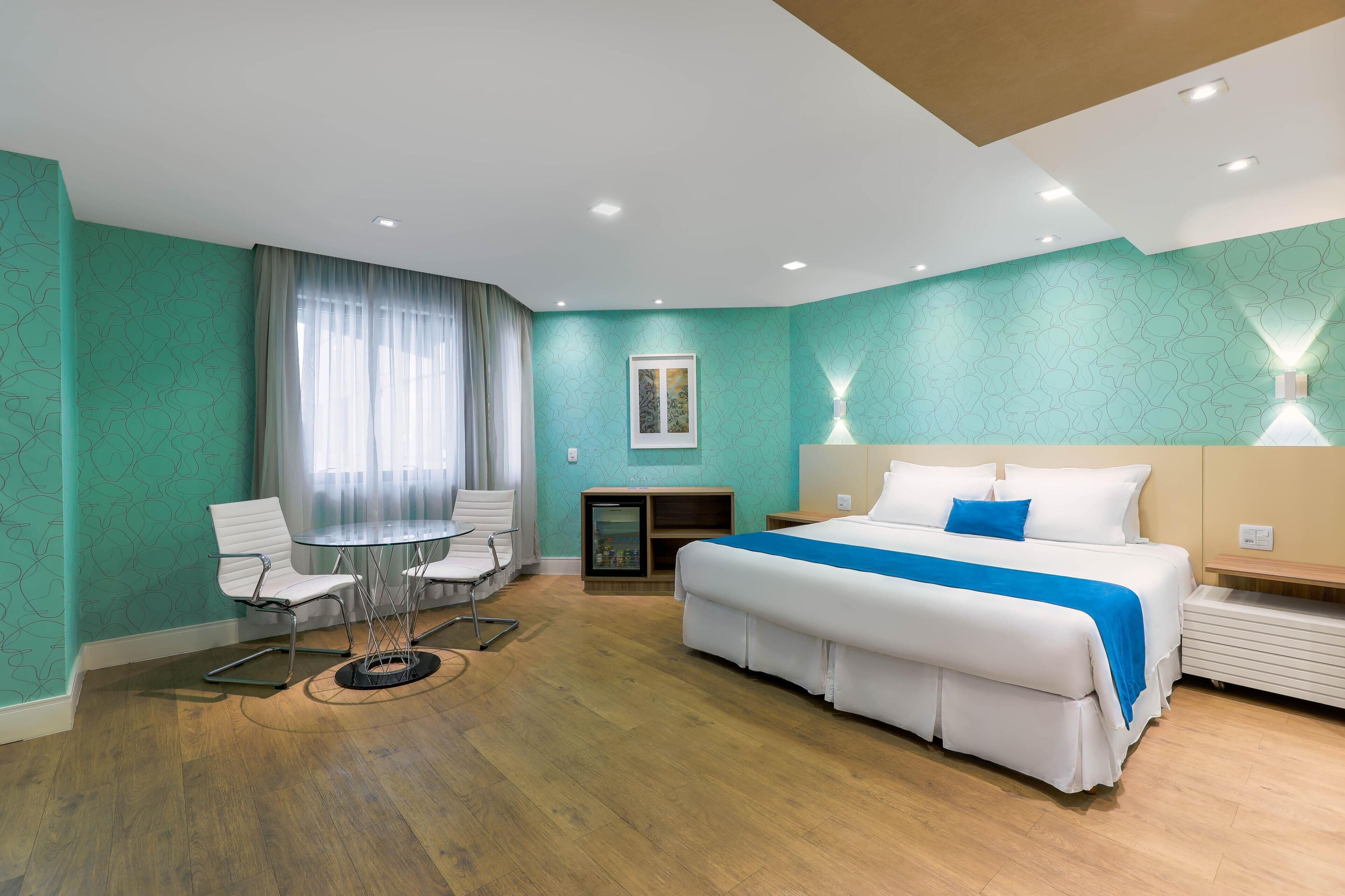 Ropa de cama hipoalergénica y minibar 