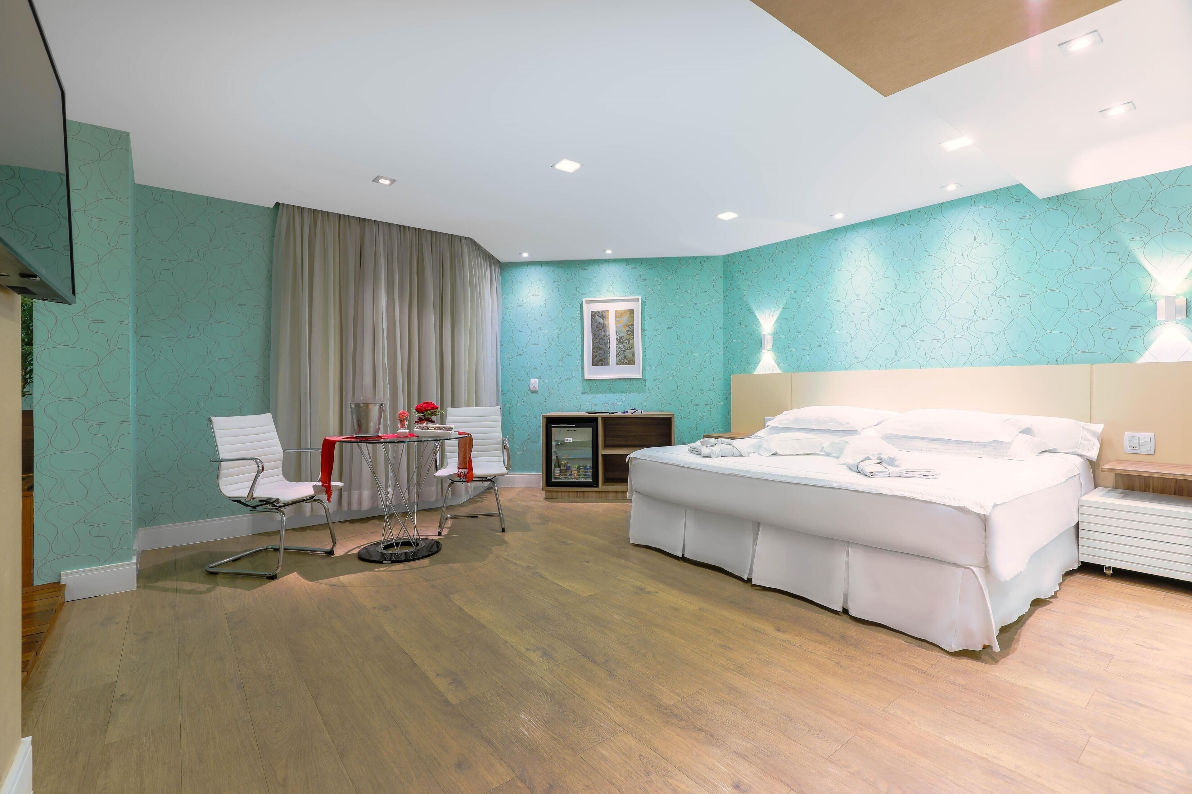 Ropa de cama hipoalergénica y minibar 