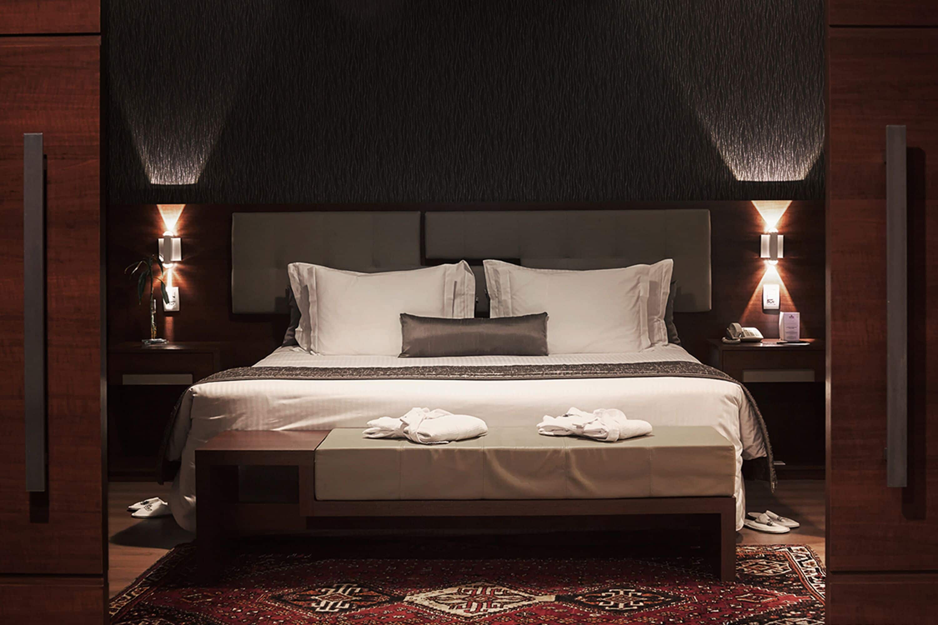 suite executive premium | hypo-allergenic bedding, minibar, in-room safe, laptop workspace