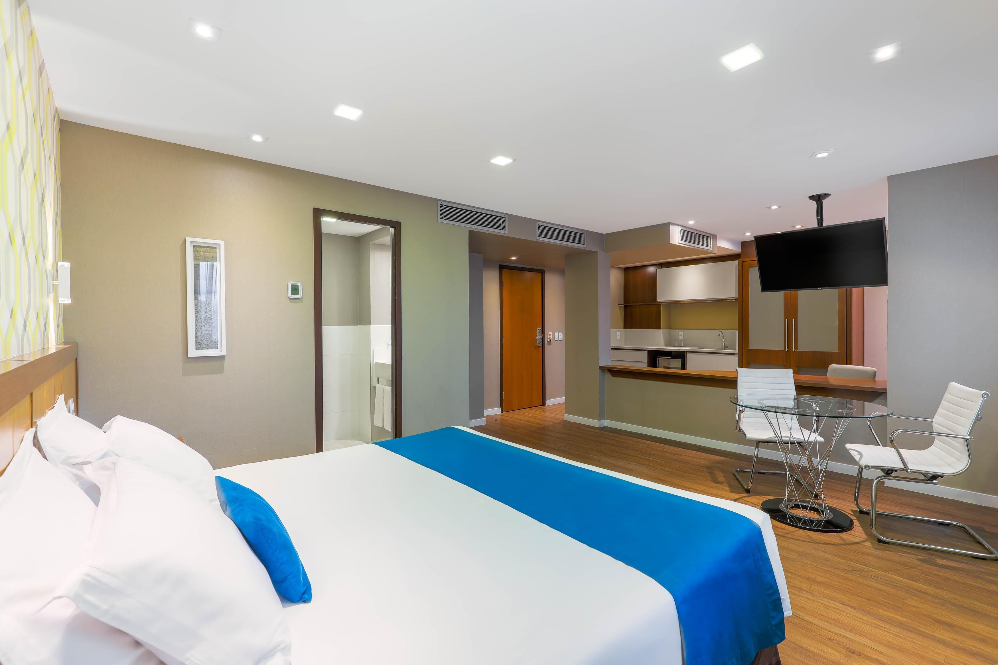 Hypo-allergenic bedding, minibar, in-room safe, laptop workspace