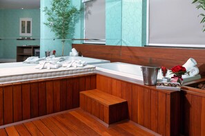 Suite, 1 très grand lit (Spa) | Salle de bain