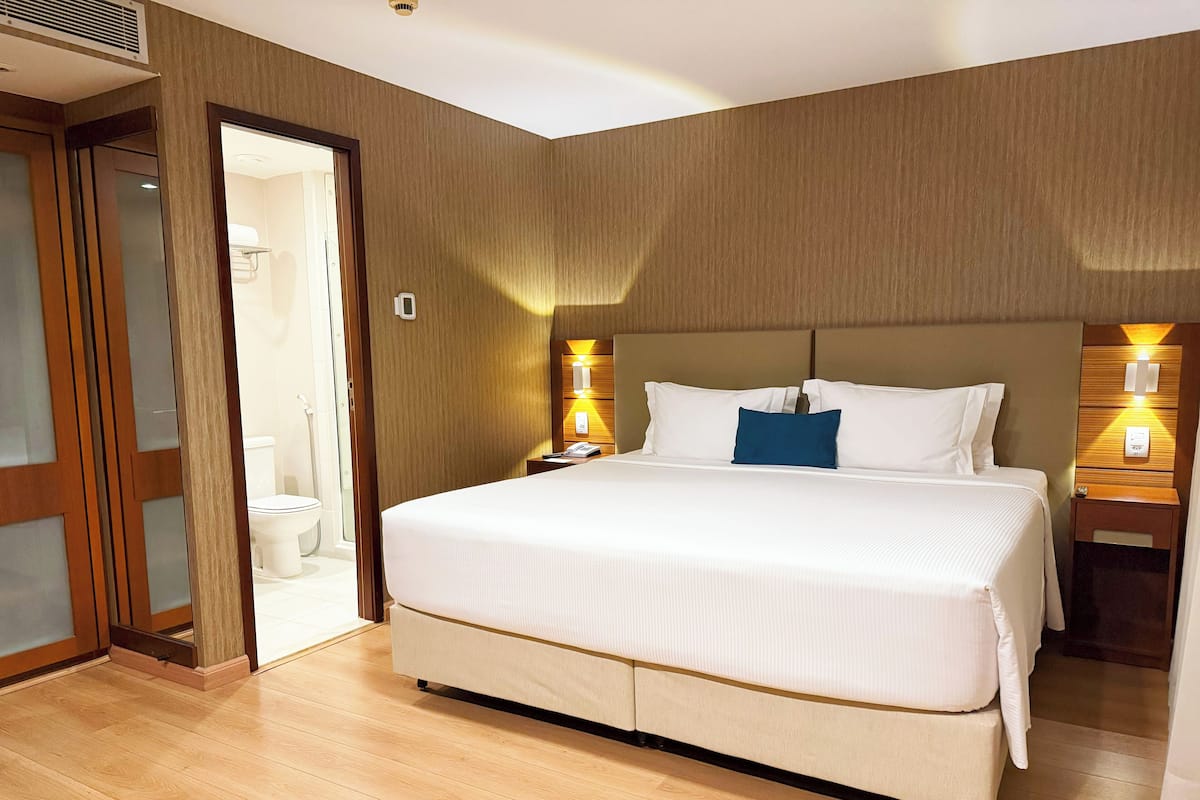 Superior Room | Hypo-allergenic bedding, minibar, in-room safe, laptop workspace