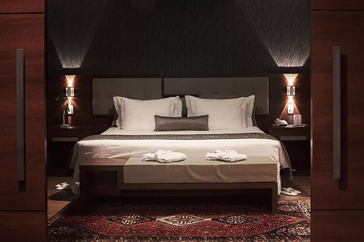 Hypo-allergenic bedding, minibar, in-room safe, laptop workspace