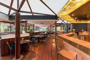 2 间餐厅，供应早餐、午餐和晚餐