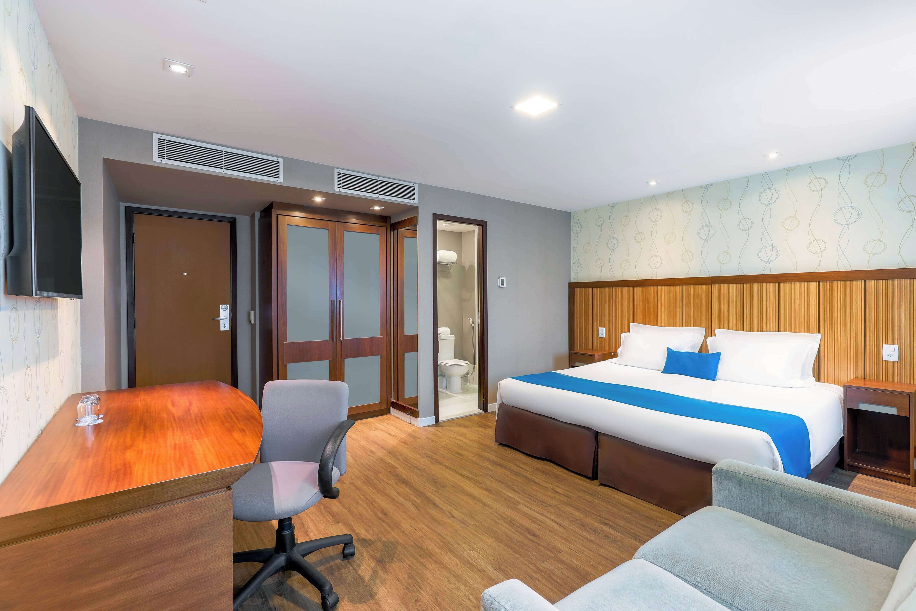 Executive-sviitti, 1 suuri parisänky, tupakointi kielletty | Allergiatestatut vuodevaatteet, minibaari, tallelokero huoneessa