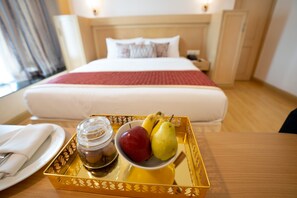 Club Deluxe Room King Or Twin Bed with Breakfast | Premium bedding, memory-foam beds, in-room safe, desk