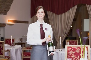 2 restaurants; breakfast, lunch and dinner served  - Landhaus Zu den Rothen Forellen (Ilsenburg)