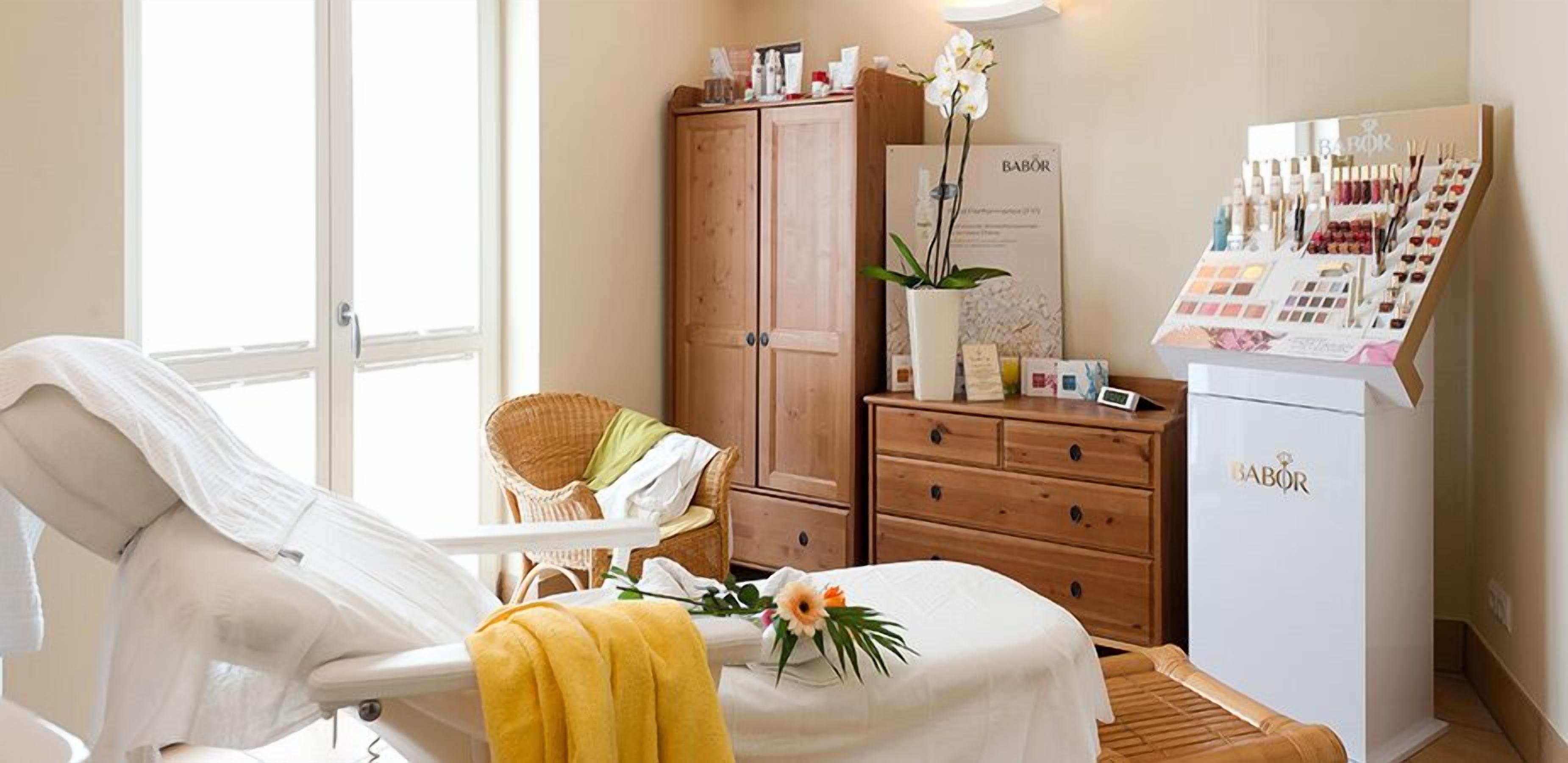 Sauna, hot tub, Turkish bath/hammam, body treatments, mud baths