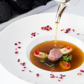 2 restaurants, breakfast, lunch, dinner served; German cuisine  - Landhaus Zu den Rothen Forellen (Ilsenburg)