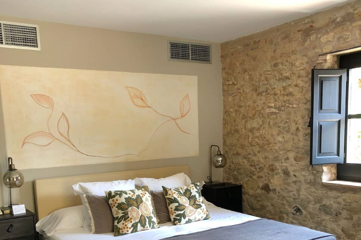 Ropa de cama de alta calidad y minibar 