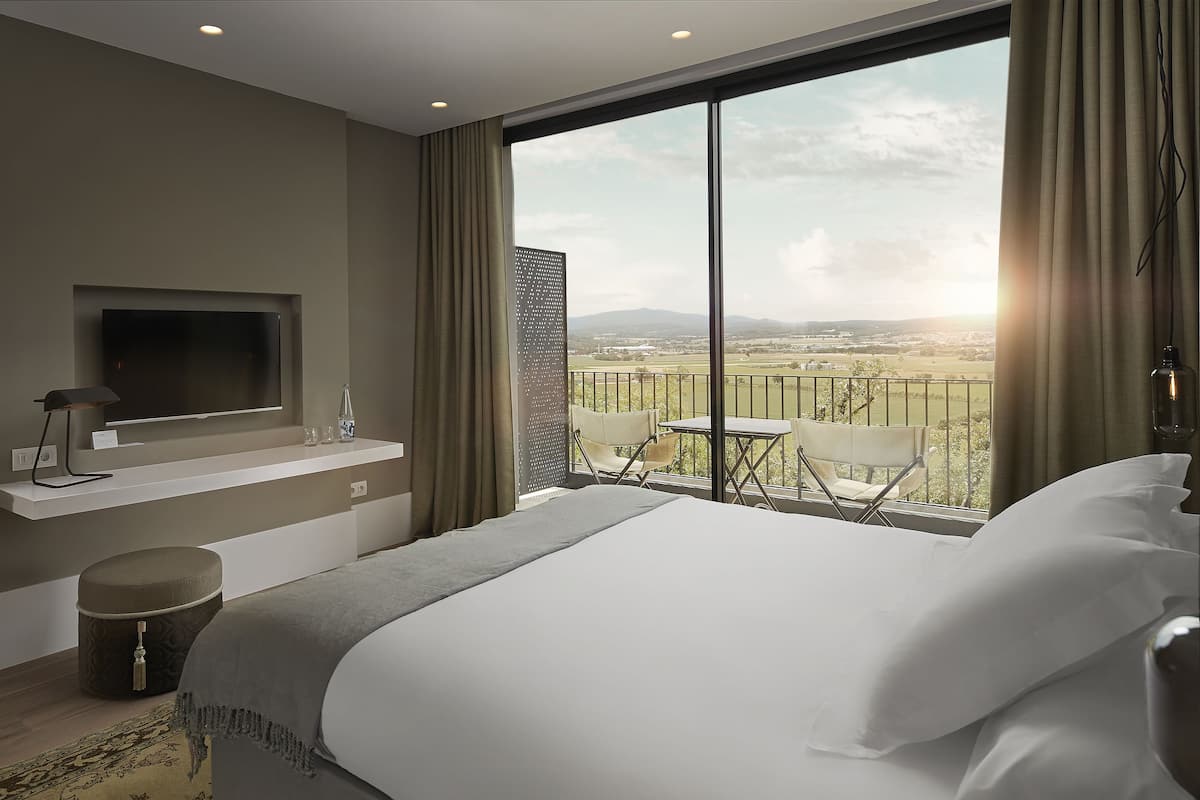 Ropa de cama de alta calidad y minibar 
