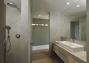 Free toiletries, hair dryer, bathrobes, bidet
