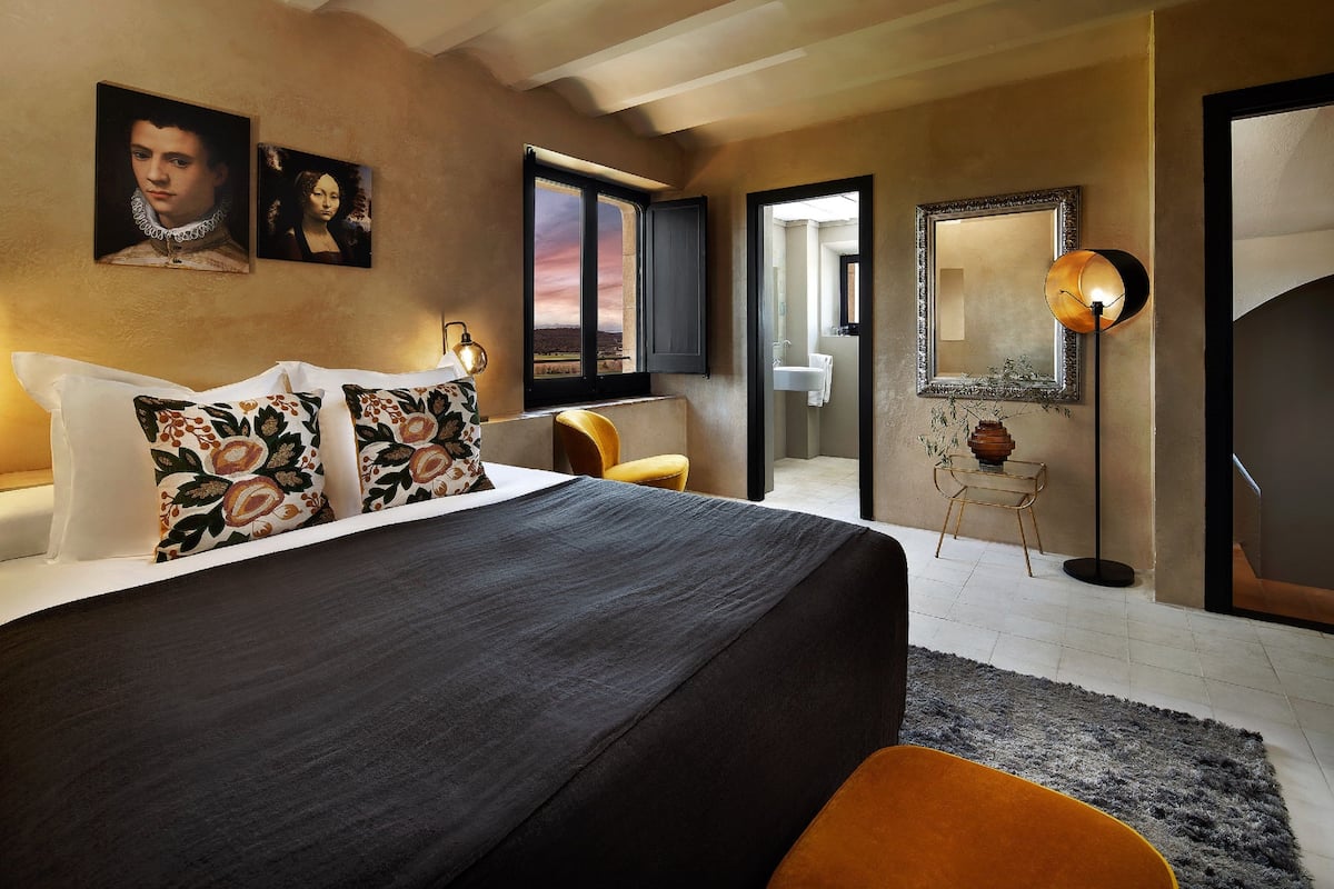Ropa de cama de alta calidad y minibar 