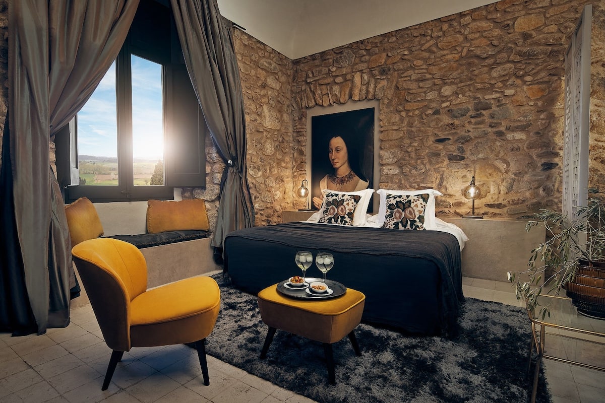 Ropa de cama de alta calidad y minibar 
