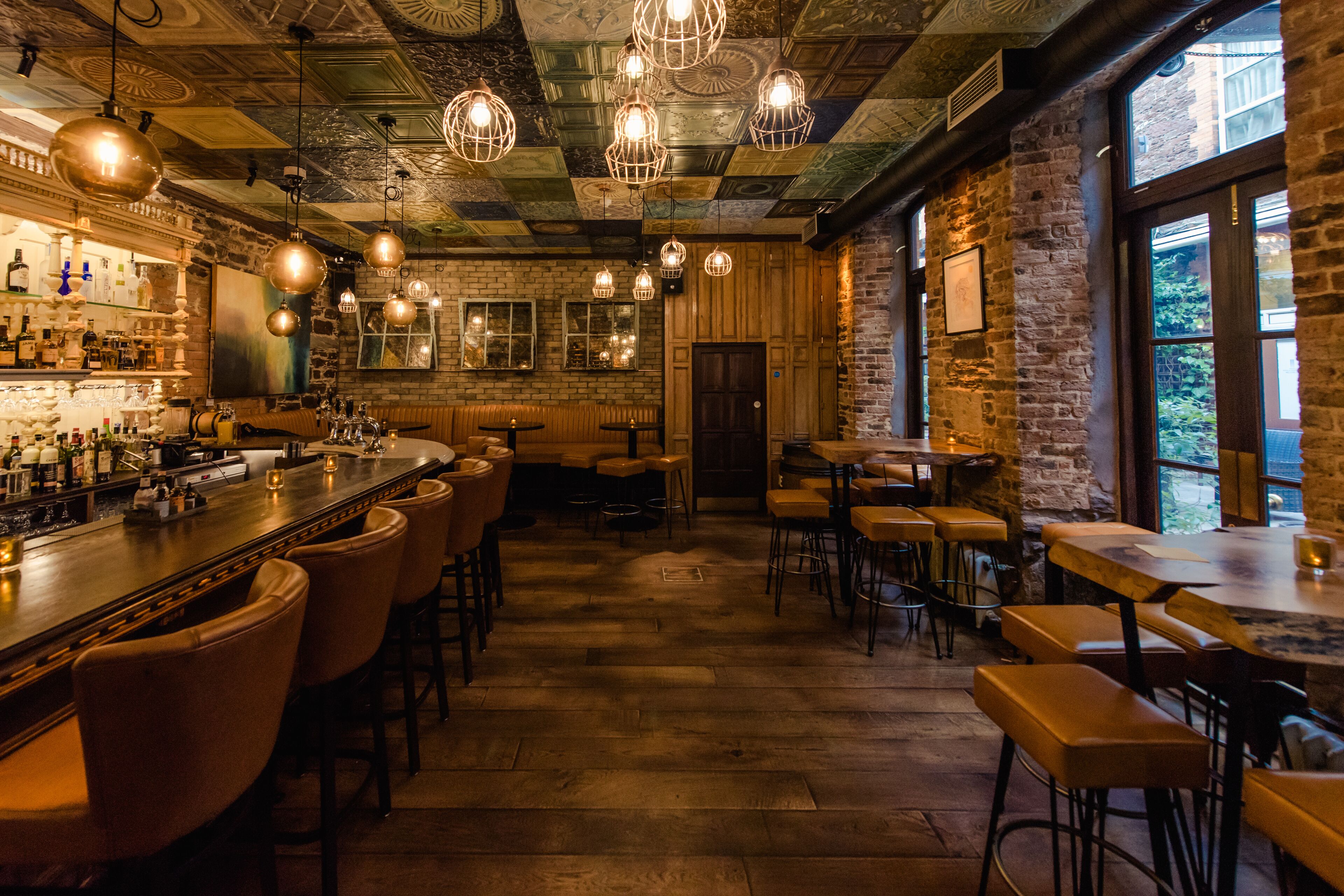 cocktail bar, al fresco dining, open selected days