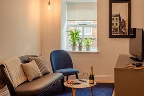 Safe p å rommet, blendingsgardiner og strykejern/-brett