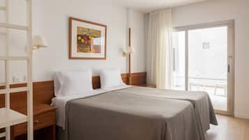 Trang bị nội thất với thiết kế riêng biệt, bàn
