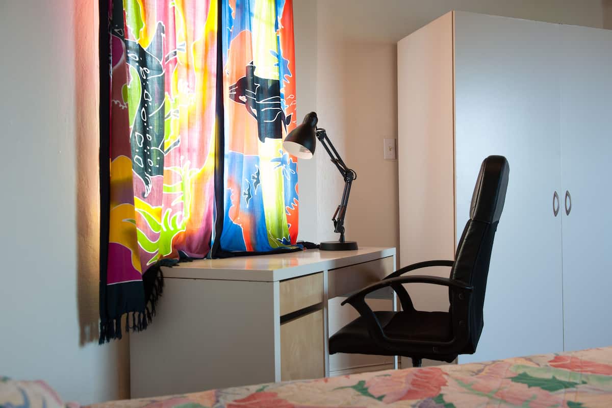 Quarto standard, 1 cama Queen, vista para o jardim, no jardim | Comodidades do quarto