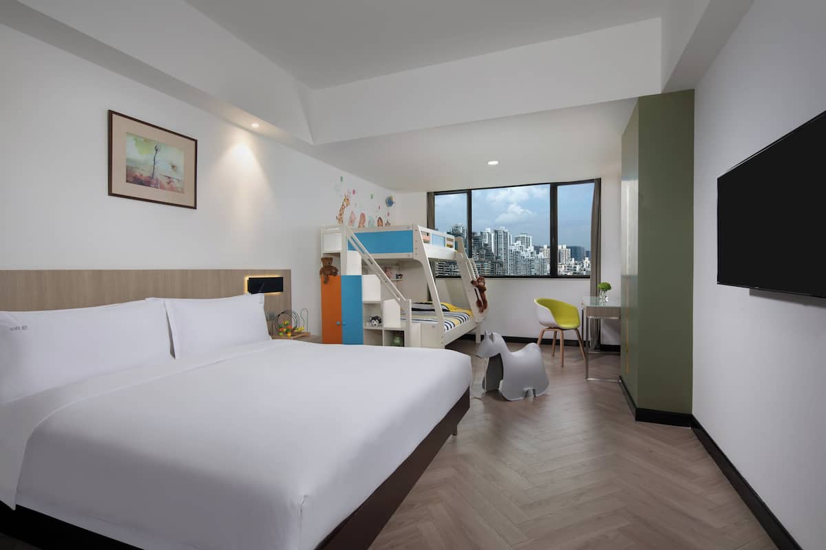 1 quarto, cofres nos quartos, escrivaninha