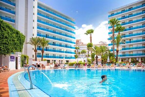Outdoor pool, pool loungers