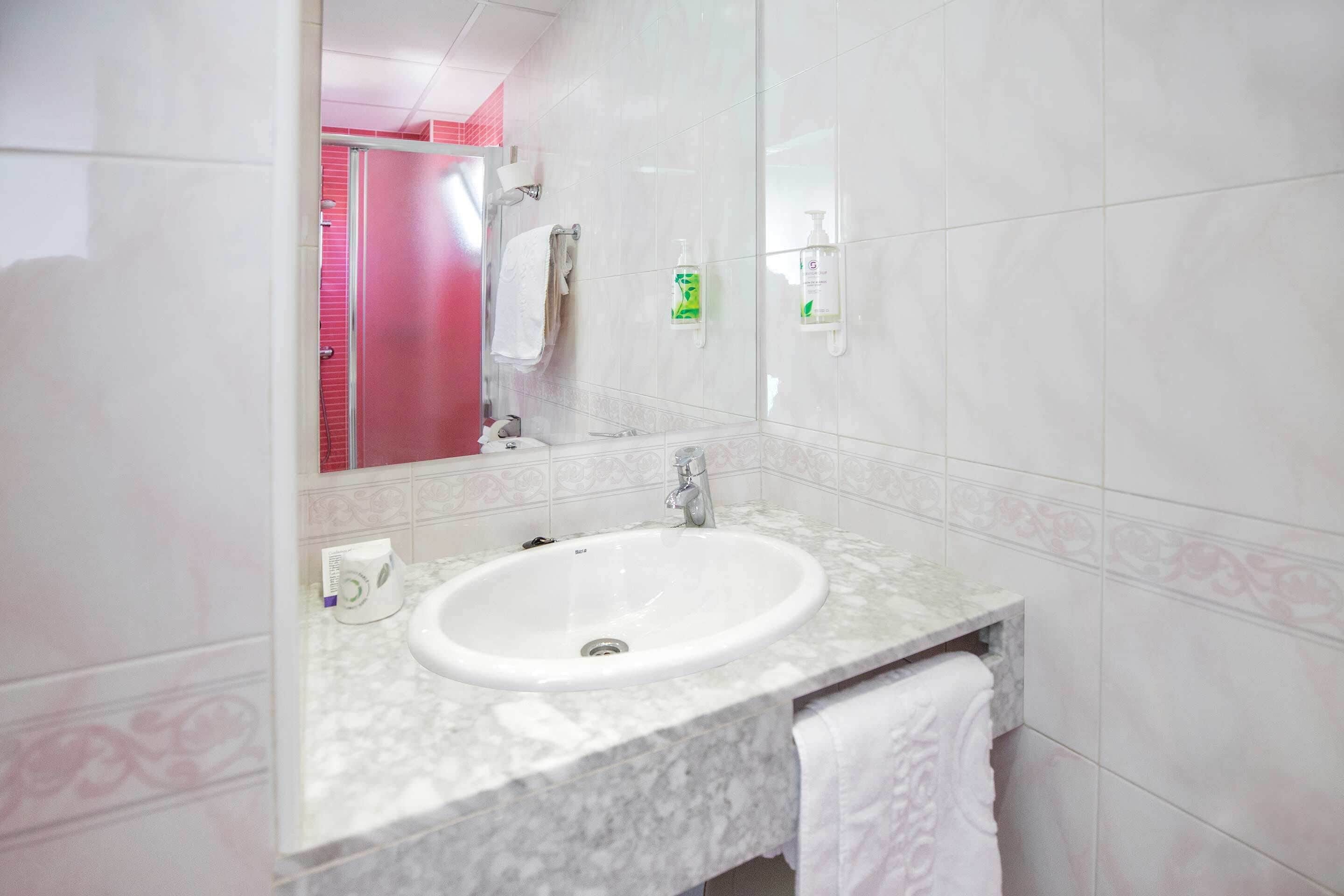 single room, balcony | bathroom | shower, hair dryer, towels
