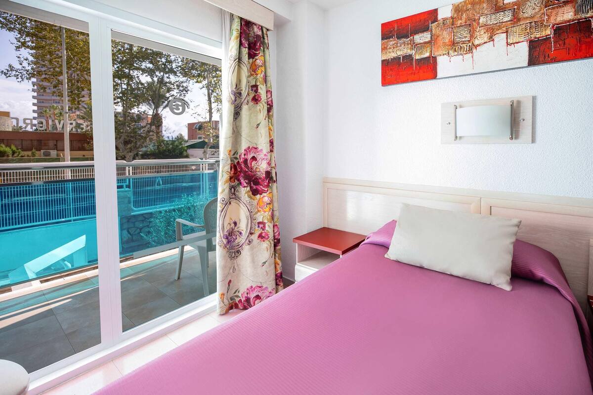 Habitación individual, balcón | Caja fuerte, escritorio, cunas (de pago) y wifi gratis