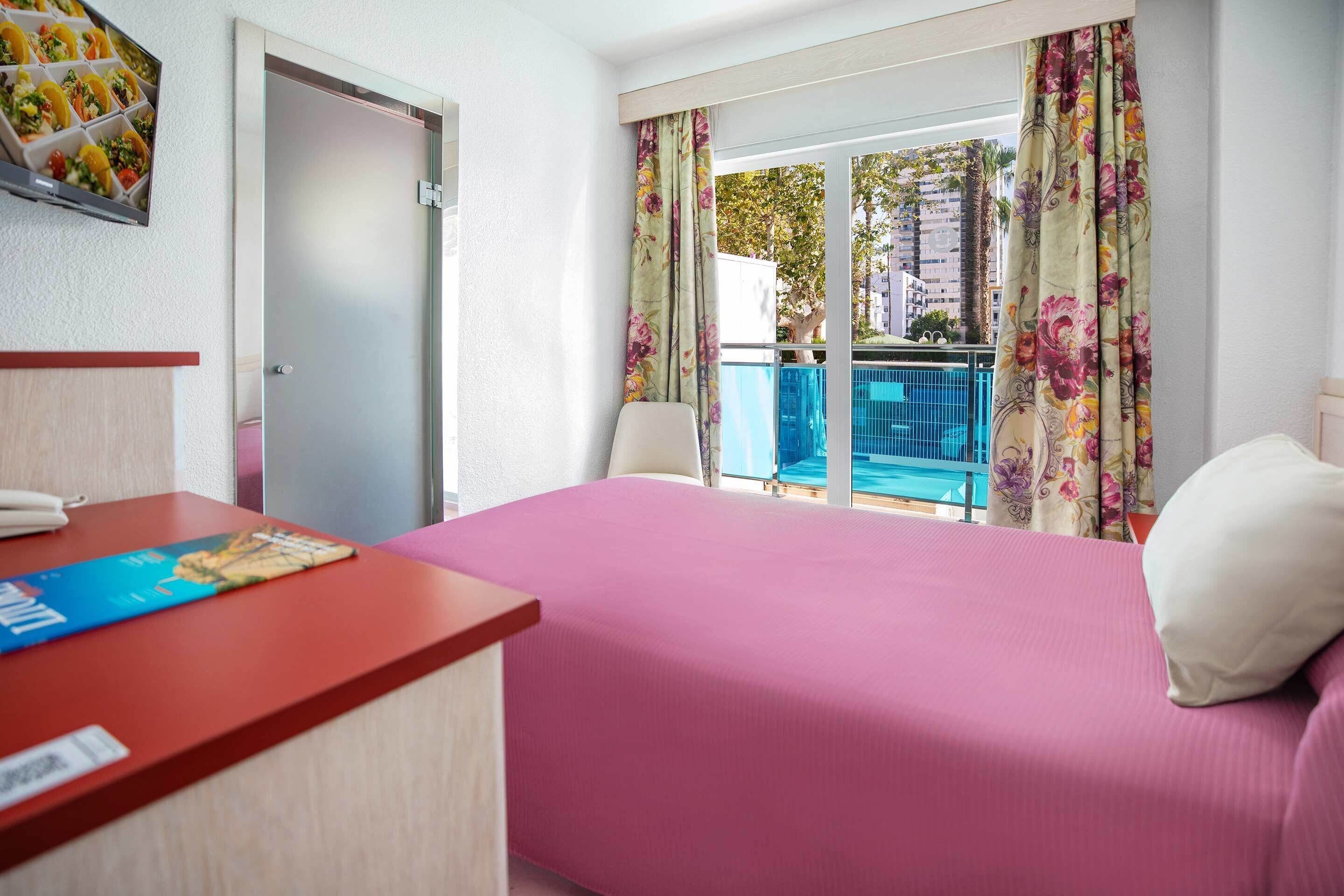 single room, balcony | in-room safe, desk, cots/infant beds, free wifi