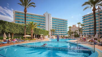 Outdoor pool, sun loungers