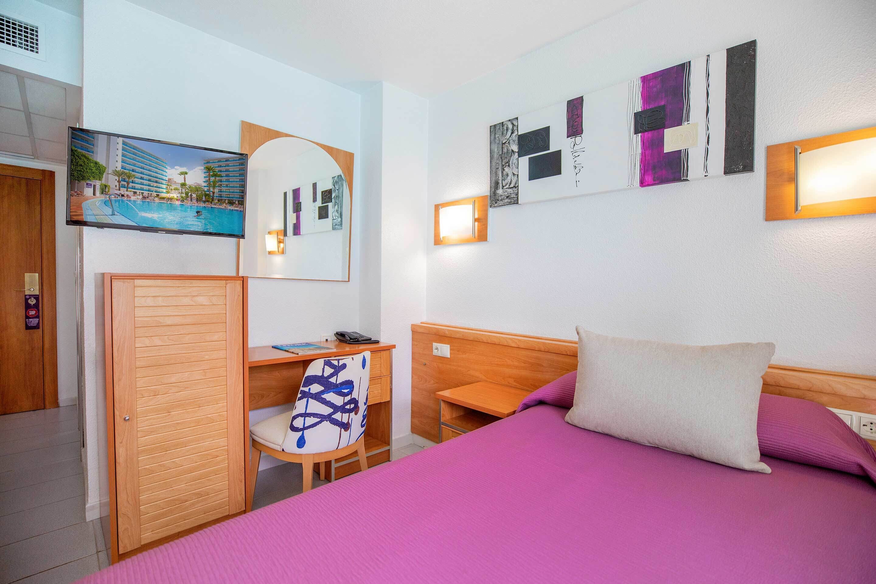 single room, balcony | in-room safe, desk, cots/infant beds, free wifi