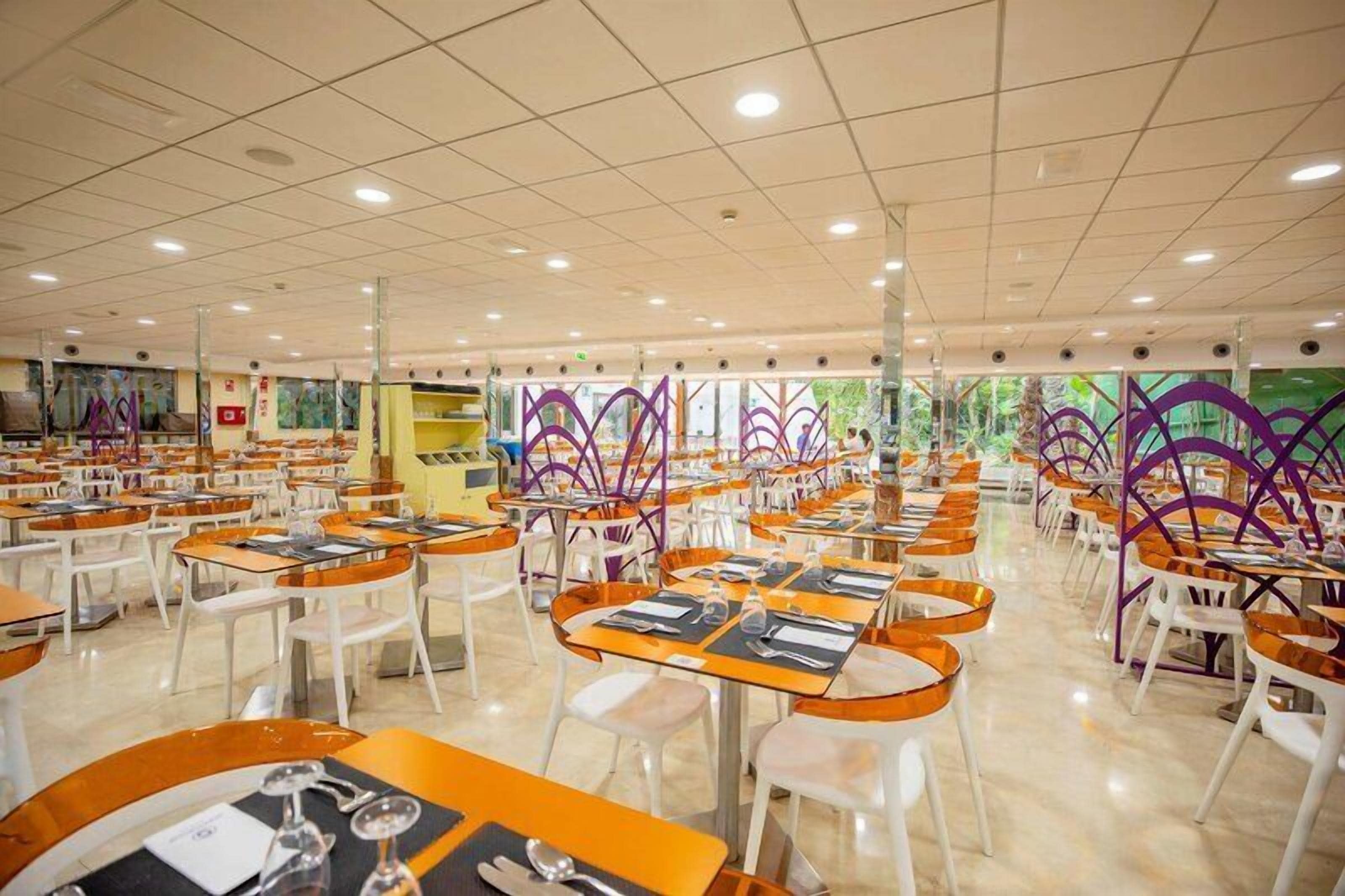 S'hi serveixen esmorzars, dinars i sopars 